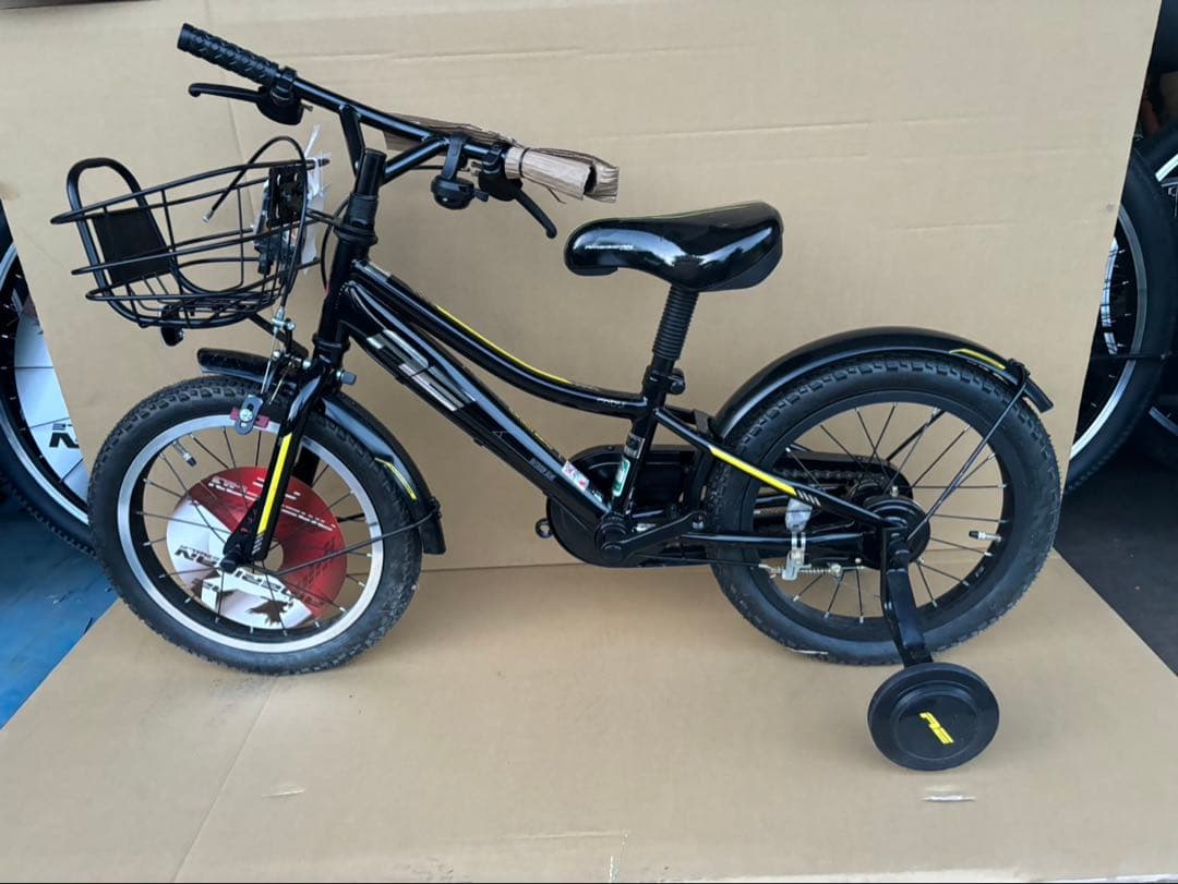 子供用自転車 黒 前カゴ付き 補助輪付き　新品・未使用品❗️
