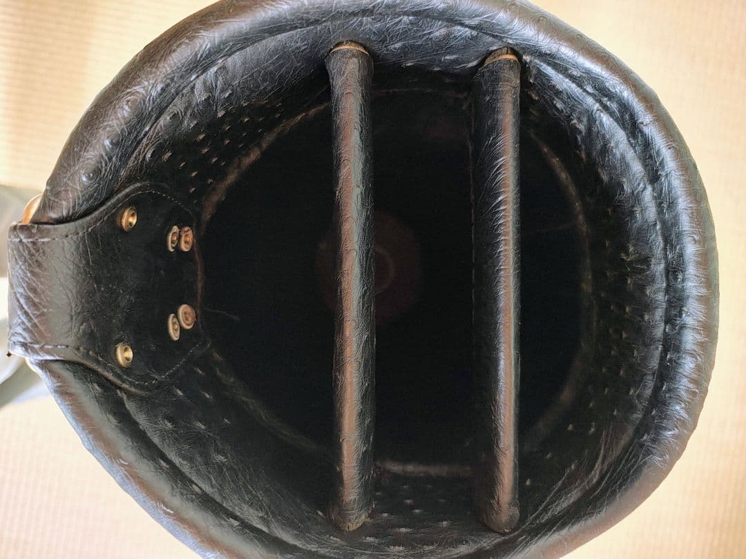 黒の合成皮革ゴルフバッグ