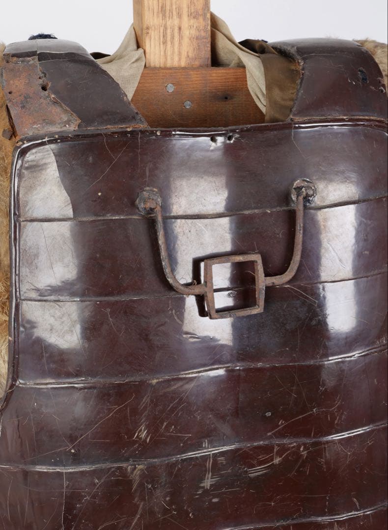 【江戸期】漆塗横剥二枚胴 毛皮羽織 草摺甲冑 鎧 武士具 時代武具 古美術 骨董