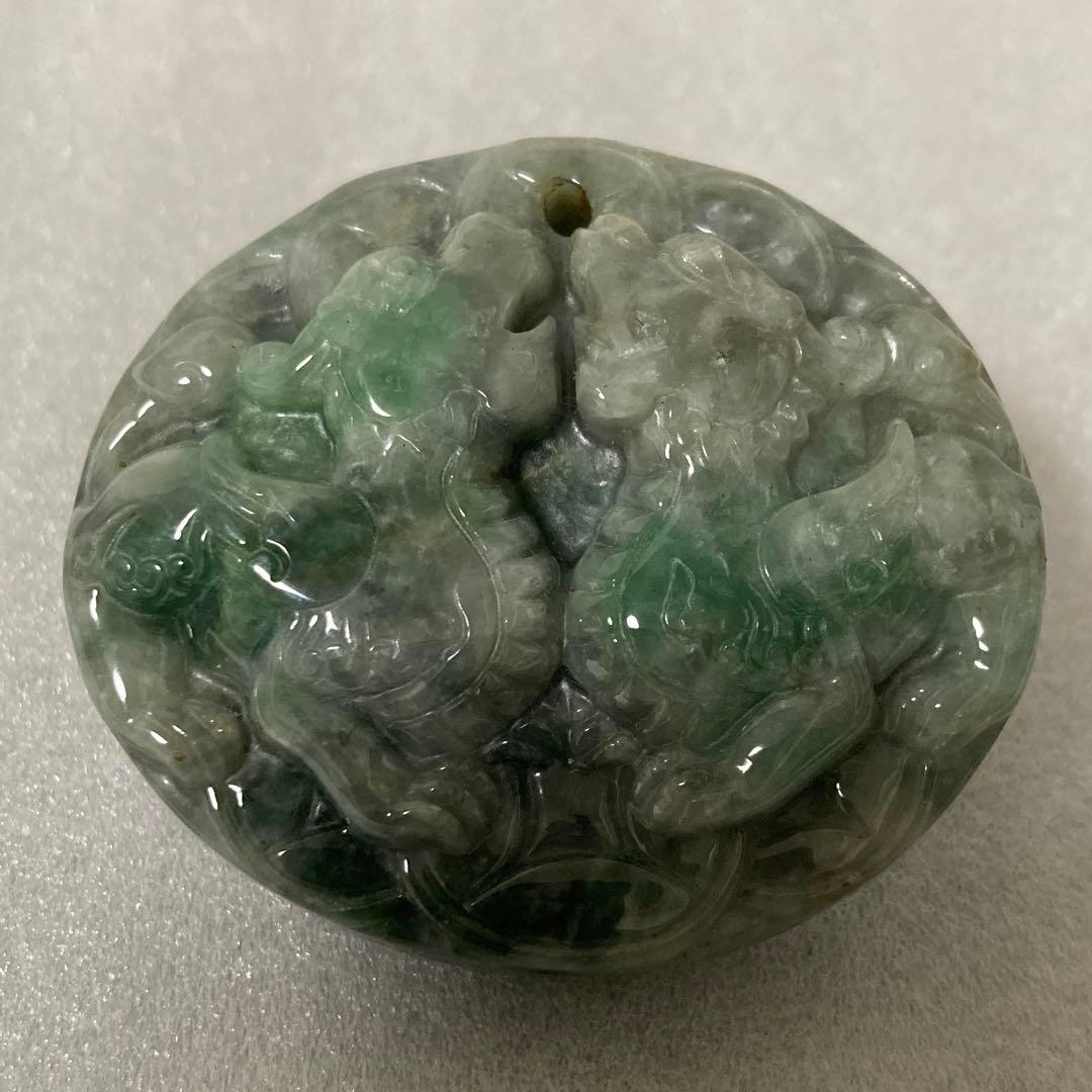 翡翠　麒麟縁起彫刻　根付　置物　(14075)