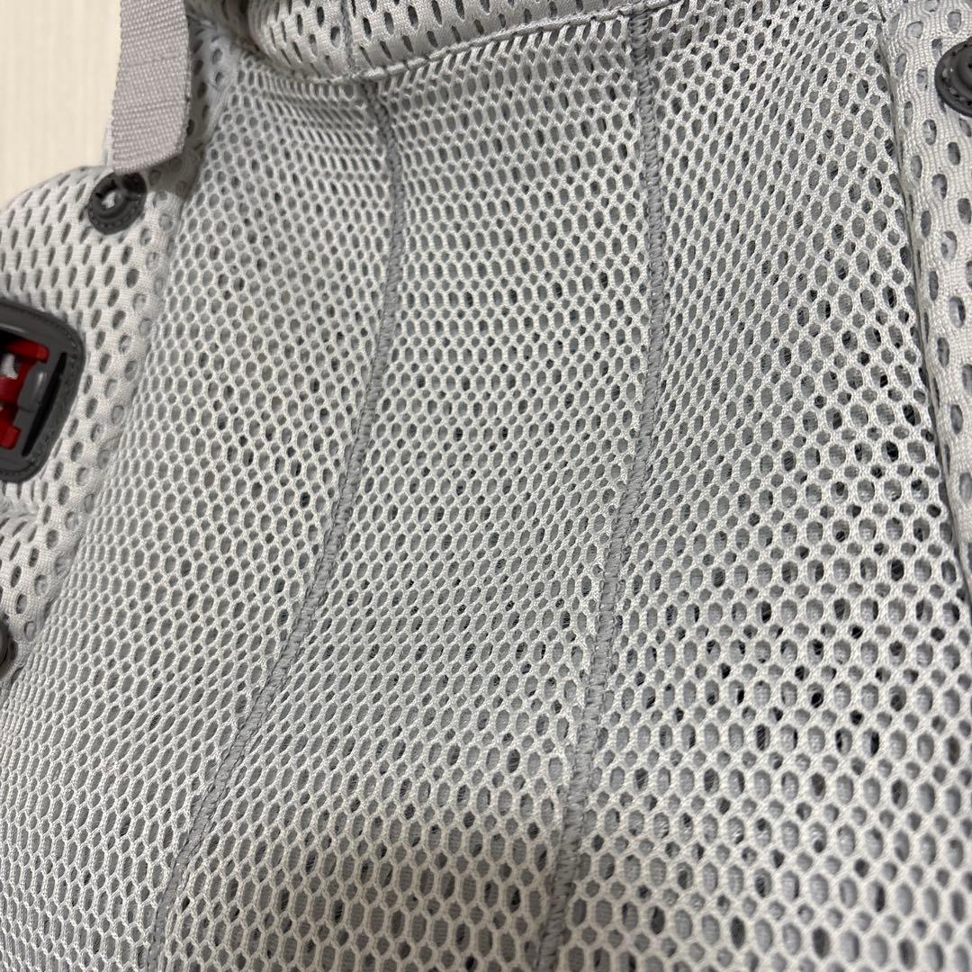 ベビービョルン　抱っこ紐　ベビーキャリアHARMONY シルバー