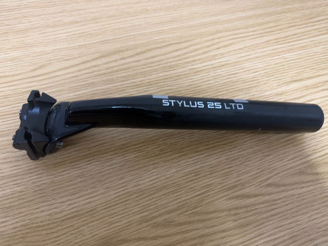 3T STYLUS 25 LTD カーボンシートポスト Φ31.6mm 黒