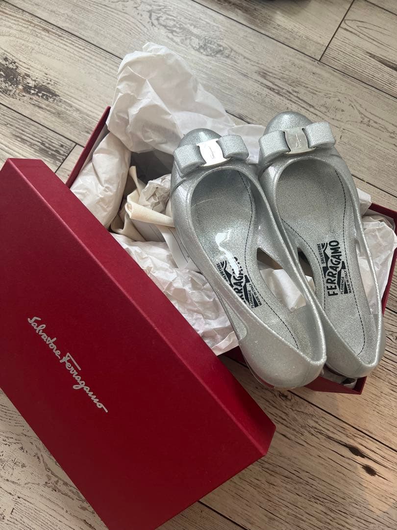 Ferragamo シルバー リボン ラバー レインシューズ 7 24cm