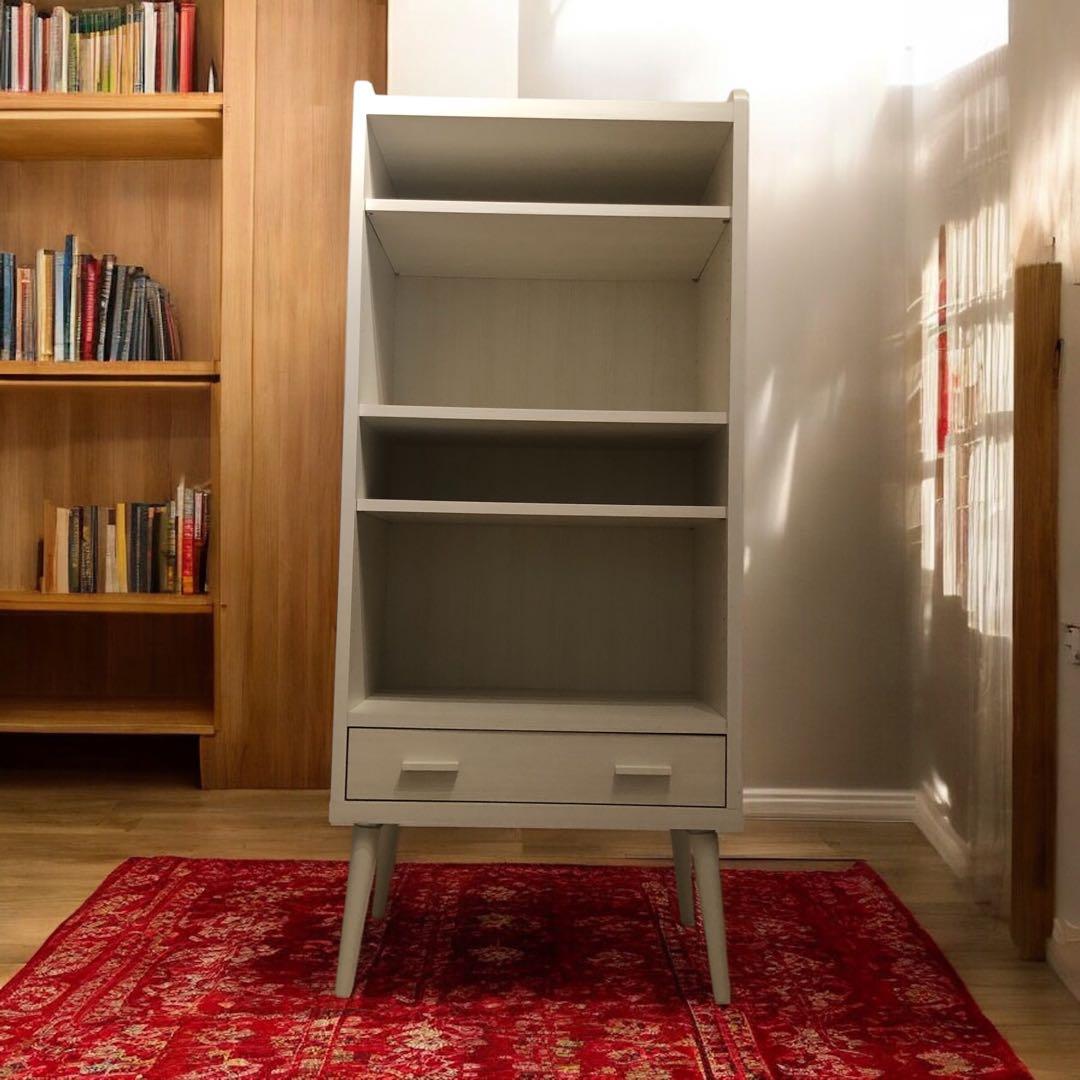 (送料込み)キャビネット 引き出し付き 本棚 木製 白 脚付き 日本製