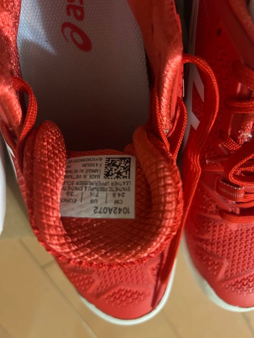asics テニスシューズ 新品未使用24.5cm レッド