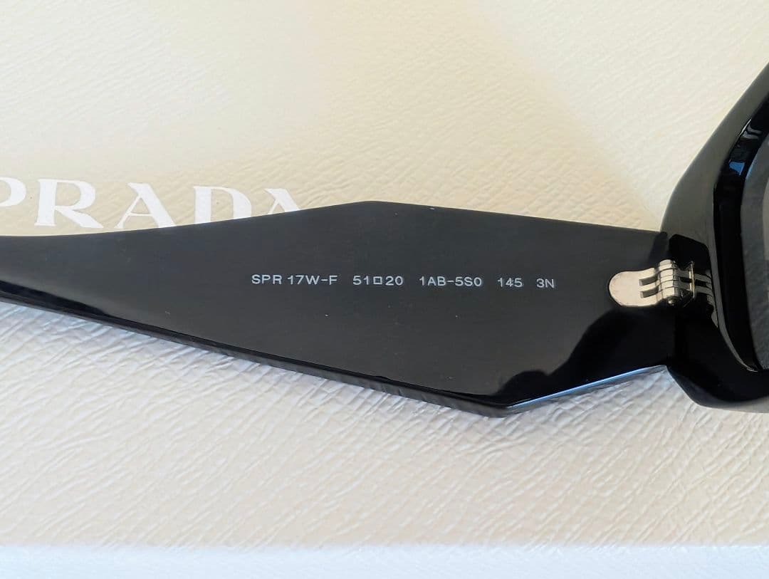 信 新品同様！PRADA プラダ シンボルサングラス