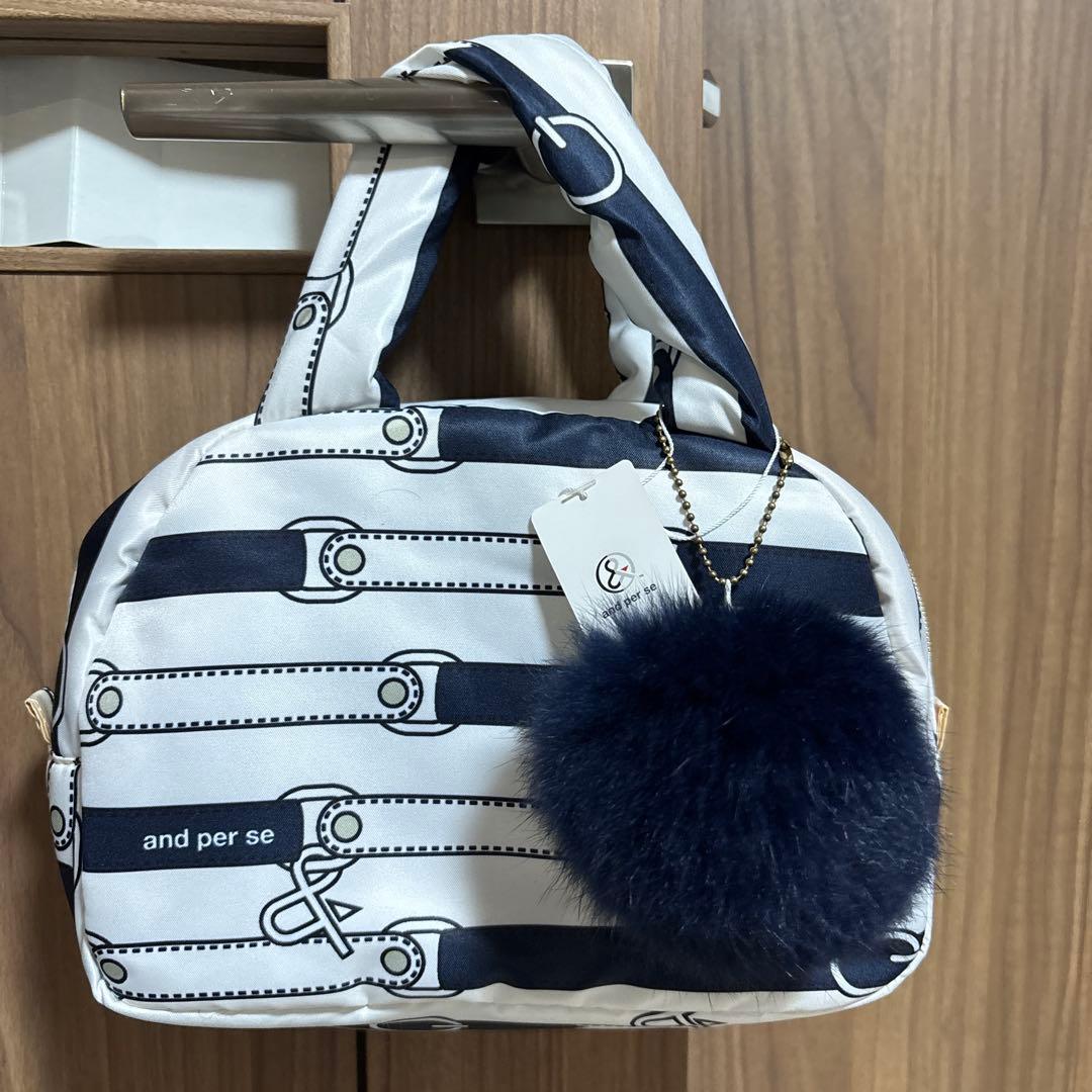 【新品未使用タグ付】and per se ファー付きストライプ柄バッグ