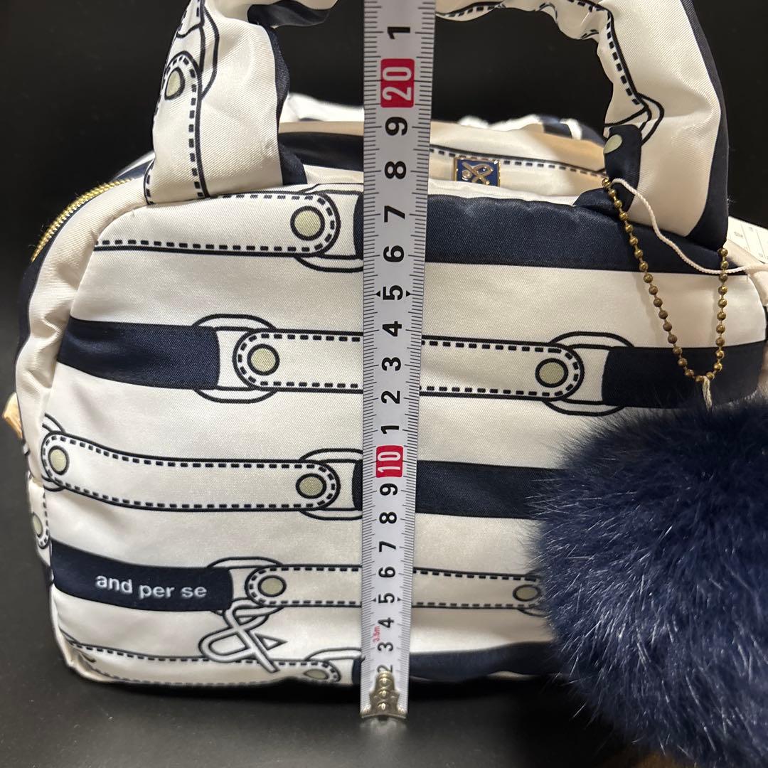 【新品未使用タグ付】and per se ファー付きストライプ柄バッグ