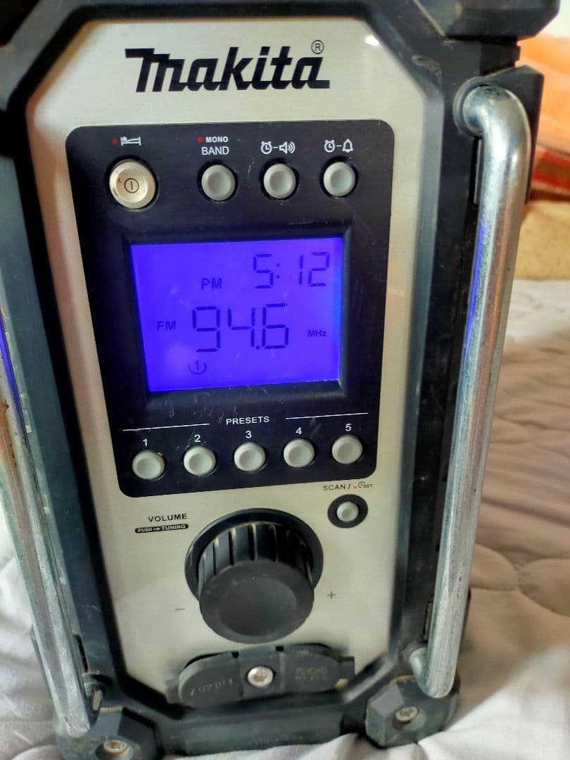 Makita MR107 防水ラジオチューナー