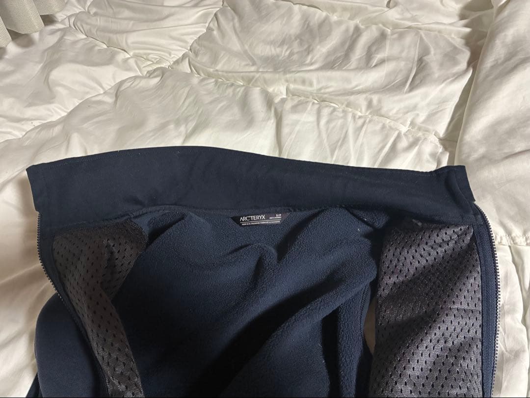 アークテリクス　カイヤナイトベスト　メンズs ネイビー　kyanite vest