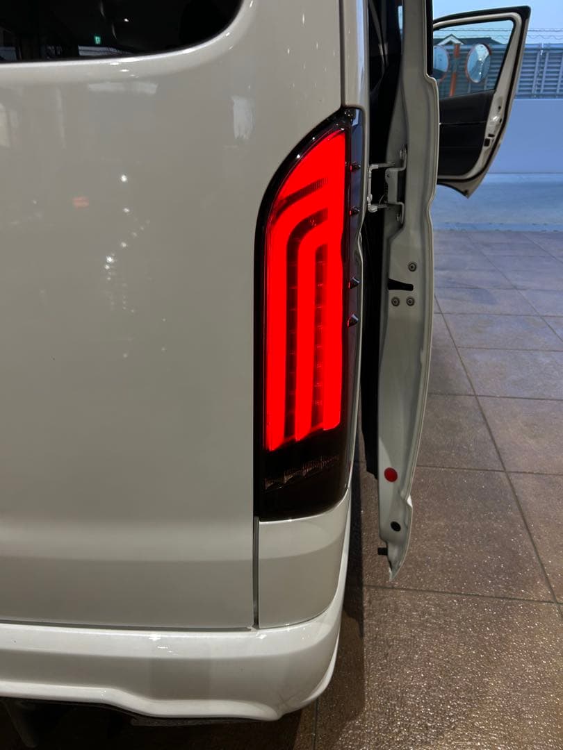 ハイエース200系　MTS✖️バレンティ　テールランプ