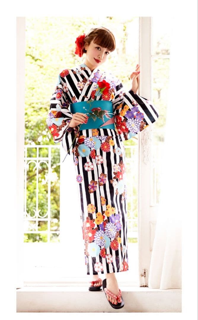 浴衣8点セット　浴衣、平帯、下駄、コサージュ、帯飾り、前板、腰ひも×2