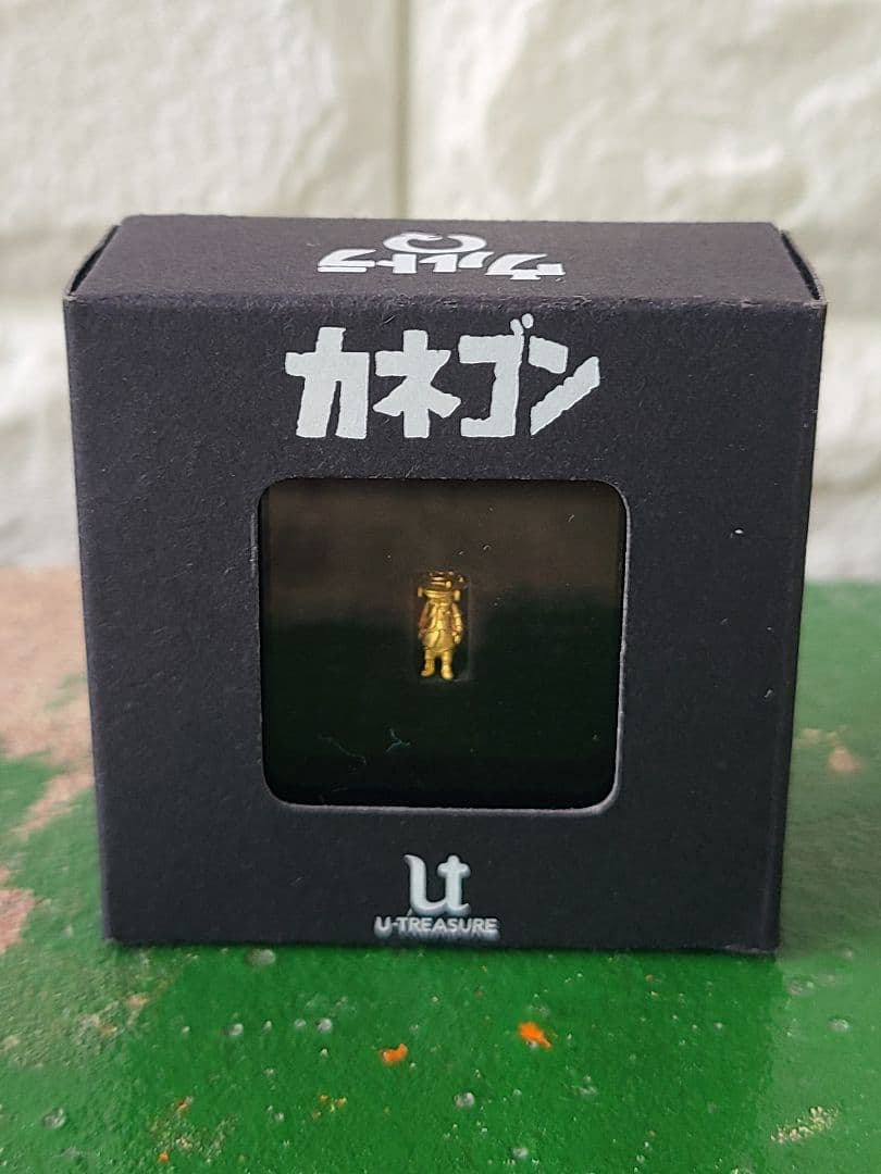 カネゴン 純金 フィギュア 限定500体 超ミニサイズ 0.9g