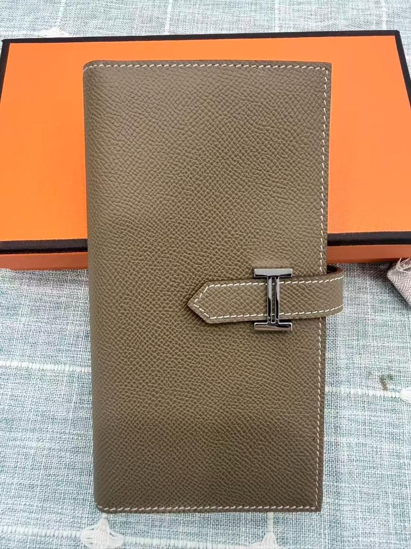 花柄の茶色い漆器杯