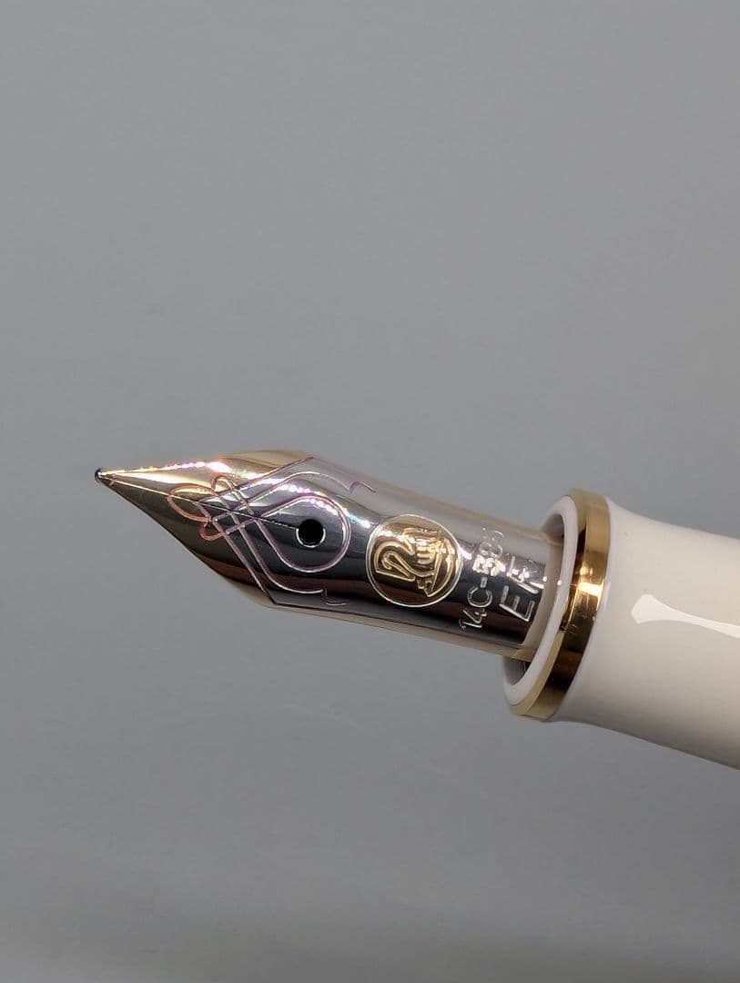 ペリカン スーベレーン M400 ホワイトトータス EF　Pelikan