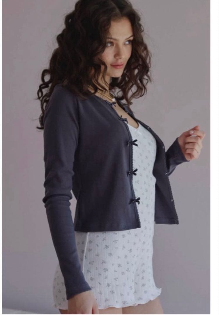 【新品未使用 タグ付き】ALEXIASTAM 花柄ロンパース 即完売品‼️レア‼️