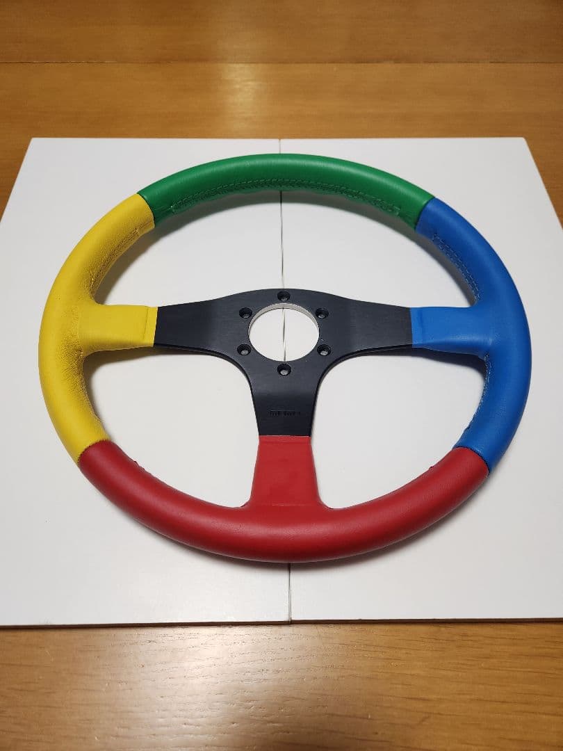MOMO(イタリア製)のベネトンカラーのステアリングとシフトノブ及びホーンボタン