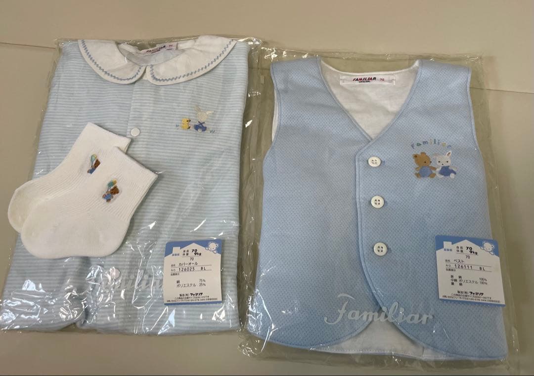 新品未使用　ファミリア　カバーオール　ベスト　　靴下2足セット売り　70