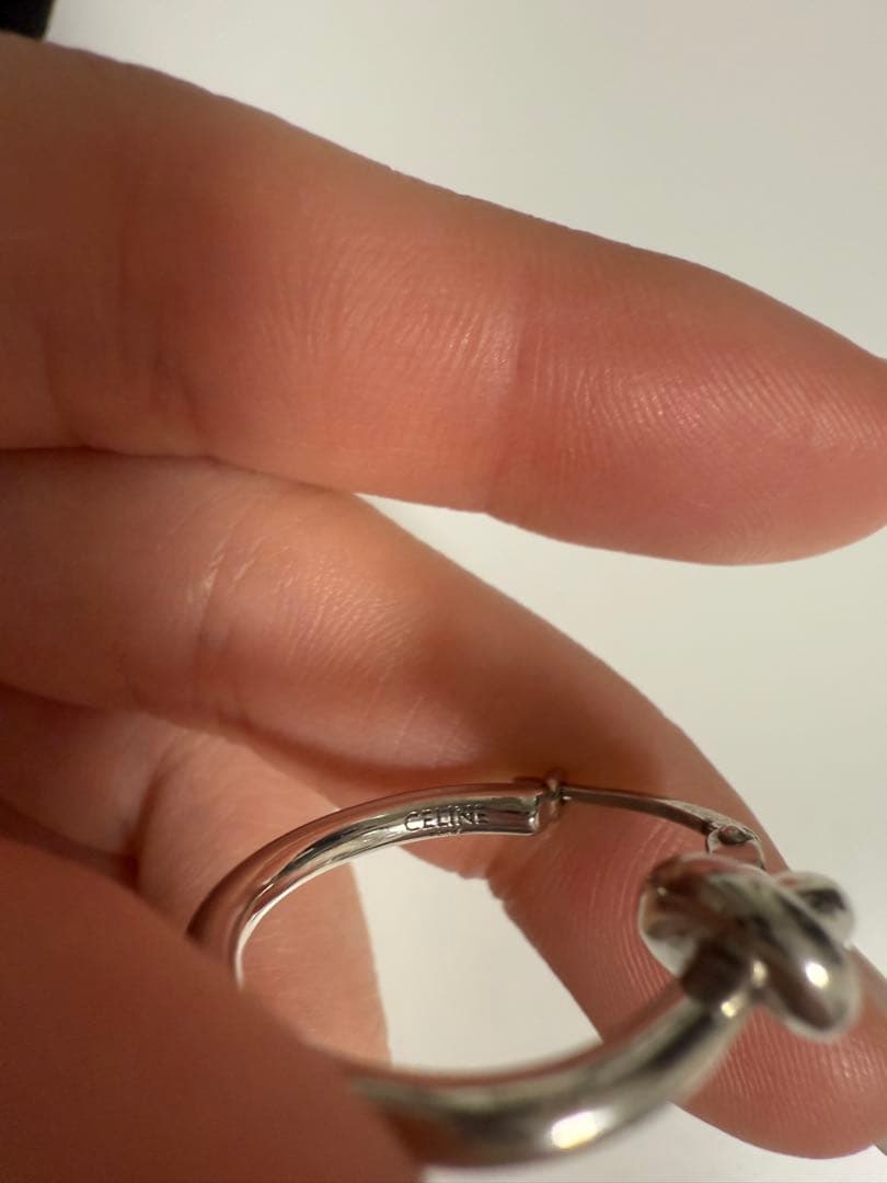 CELINE ノット スモール ループ ピアス