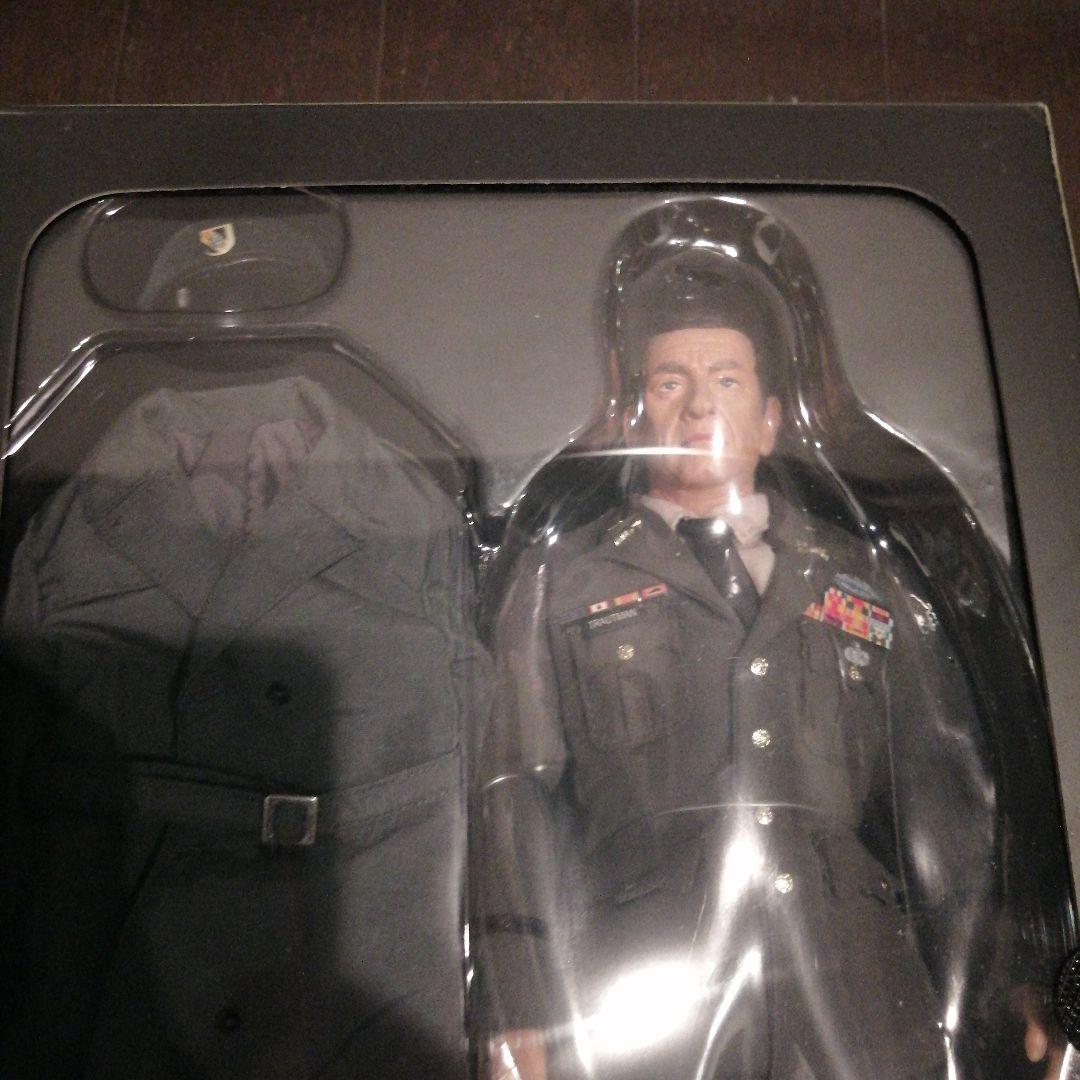 ムービー・マスターピース ランボー １／６スケールフィギュア　トラウトマン大佐