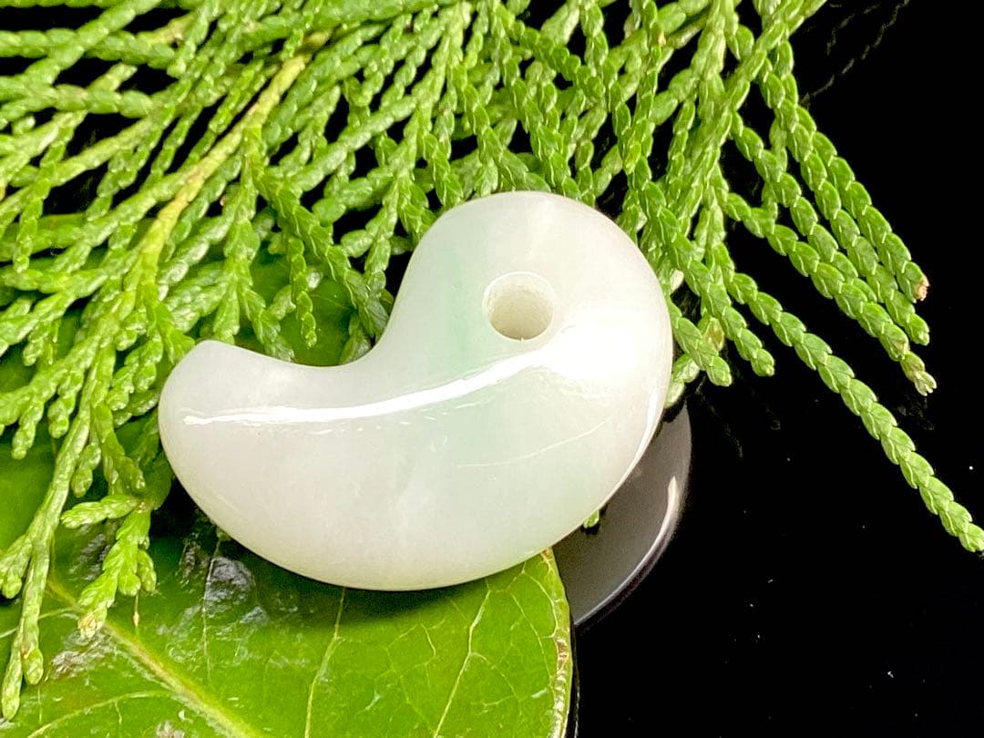 ✳premiumシリーズ幸運導く勾玉 高品質翡翠 再結晶線入り糸魚川翡翠　鑑別書