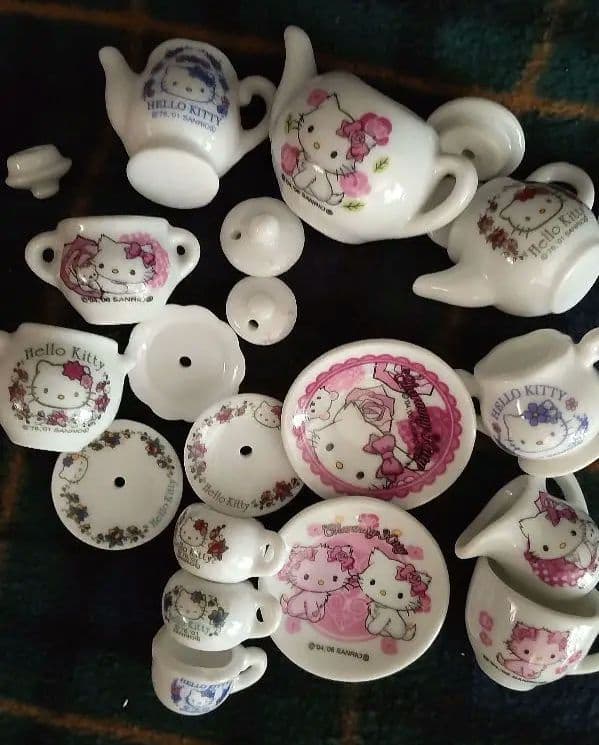 チャーミーキティ　ばらのティーセット　ミニチュア食器　ハローキティ サンリオ