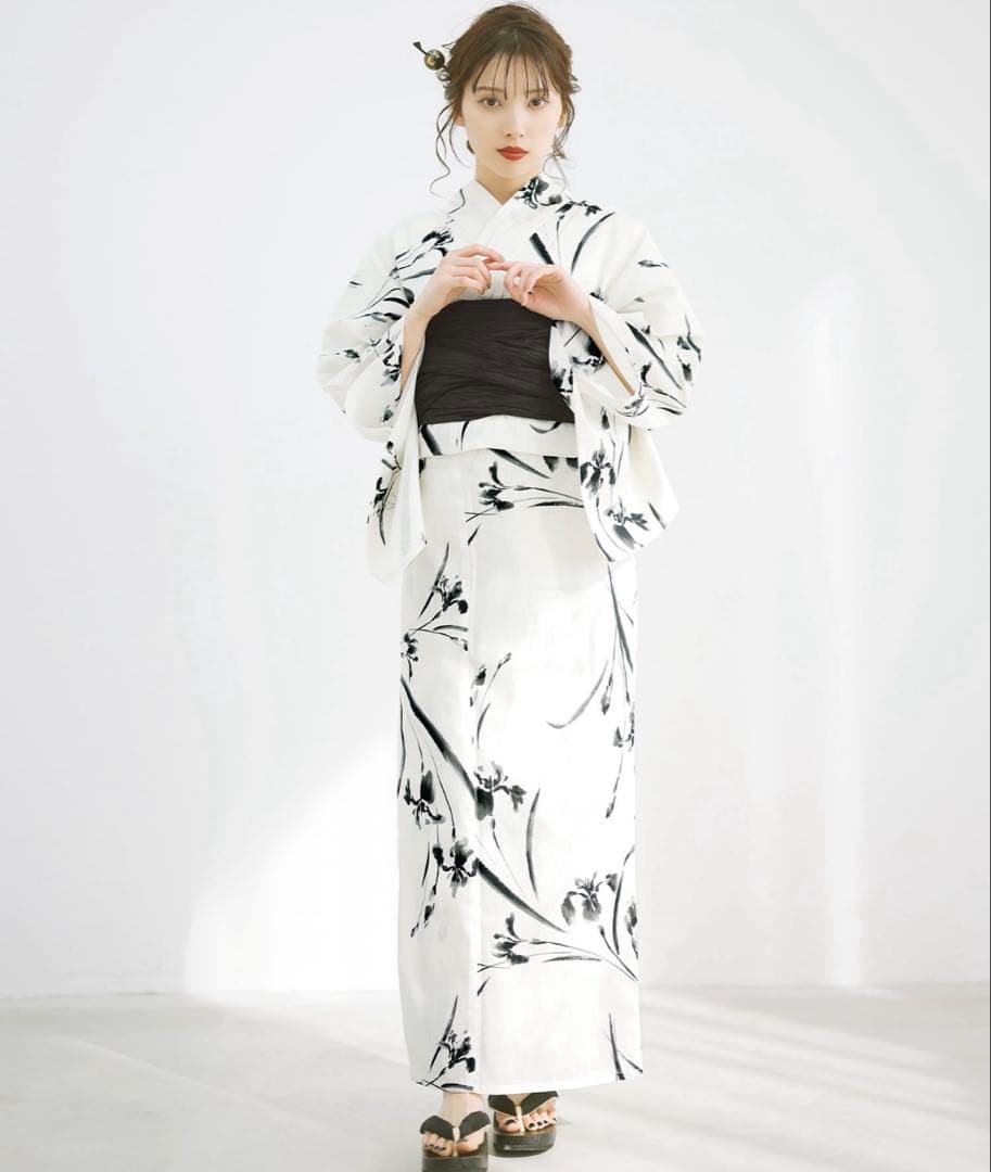 1人で着られる浴衣5点セット （ゆかた・兵児帯・下駄・着付け本・腰ひも）