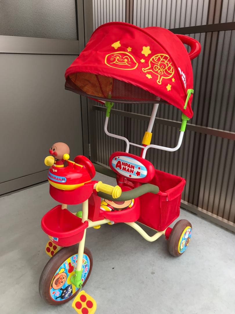 アンパンマン 三輪車 ヘルメット付　音楽ボタン付き 赤