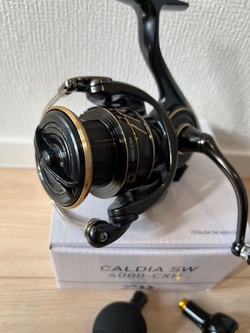 新品同様　ダイワ スピニングリール 22カルディア SW 4000-CXH