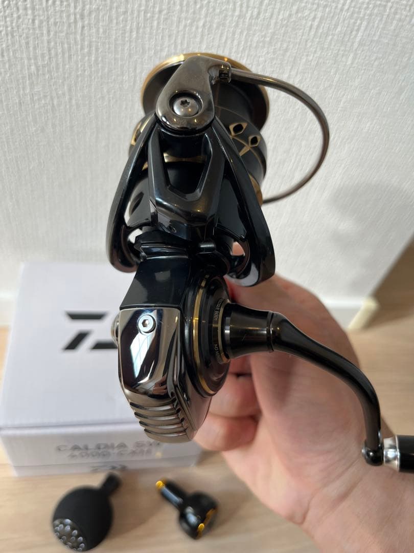 新品同様　ダイワ スピニングリール 22カルディア SW 4000-CXH