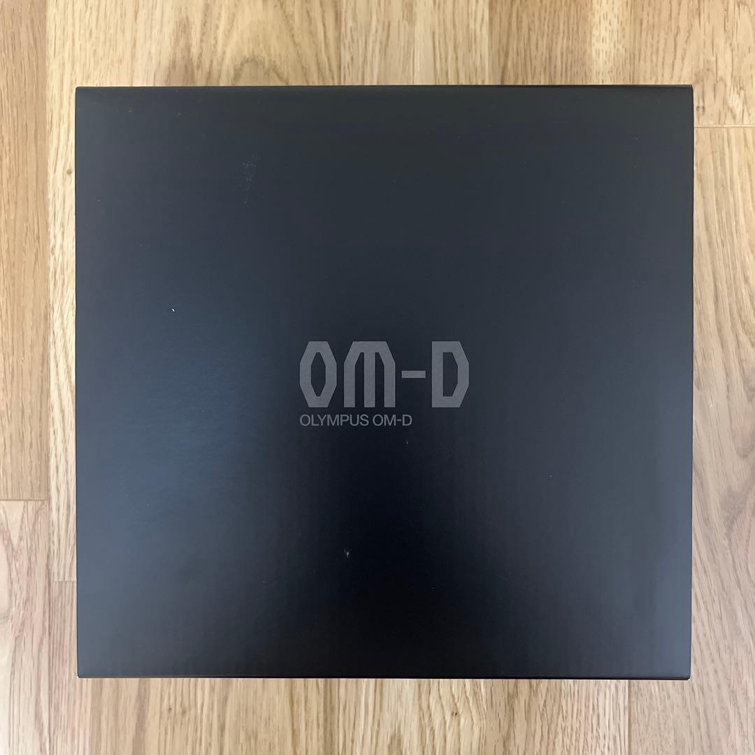 OLYMPUS E-M10 Mark II 本体と付属品