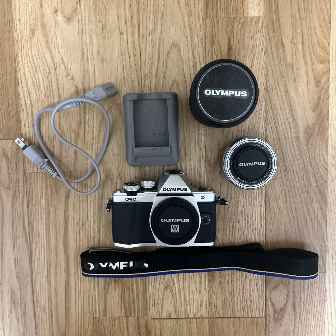 OLYMPUS E-M10 Mark II 本体と付属品