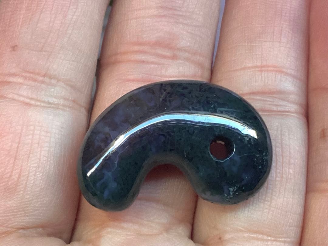 ✳国内の出雲めのう【碧玉】の最高峰勾玉でしょう‼️ 天然石 浮き草文様 鑑別書付