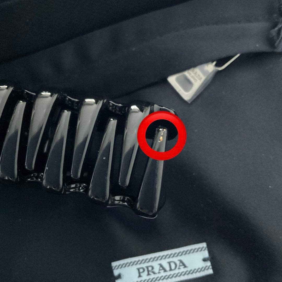 PRADA ヘアクリップ 黒