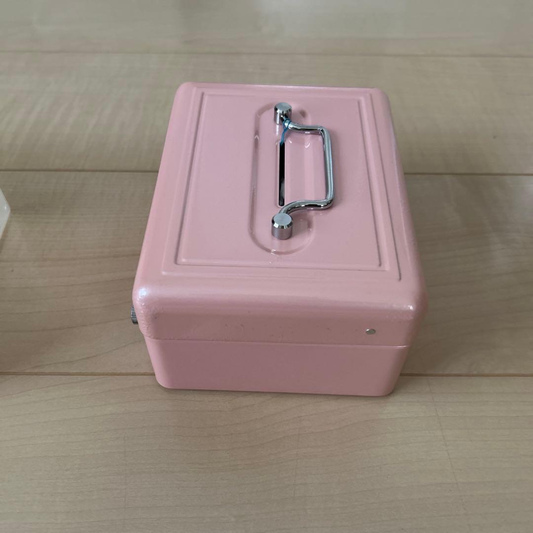 ハローキティ 希少 鍵付き金庫 手提げ金庫 ピンク 1999年 新品未使用