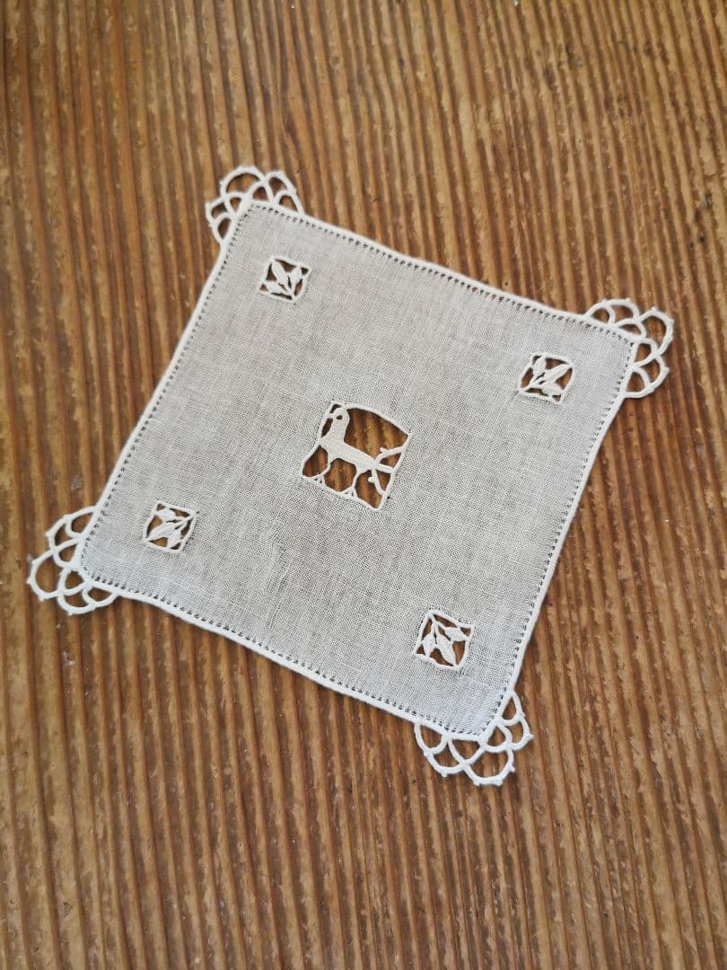 アンティーク レティシアレース刺繍 鳥と三つ葉のニードルワーク リネンドイリー