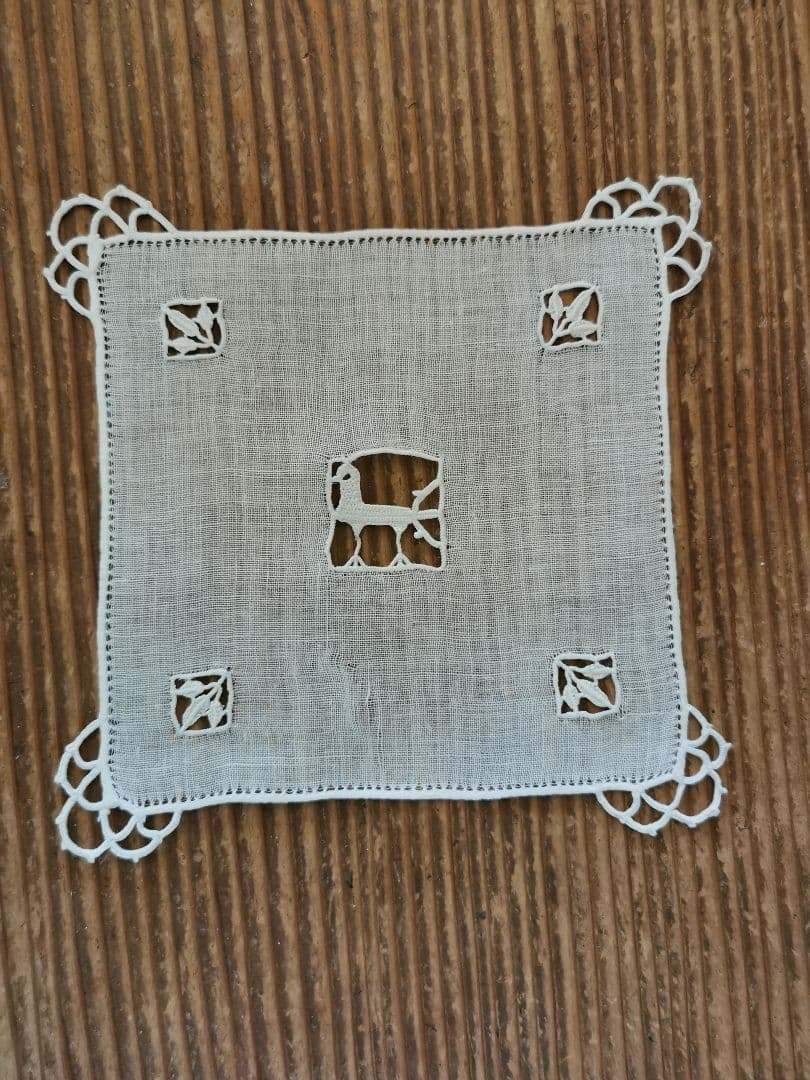 アンティーク レティシアレース刺繍 鳥と三つ葉のニードルワーク リネンドイリー