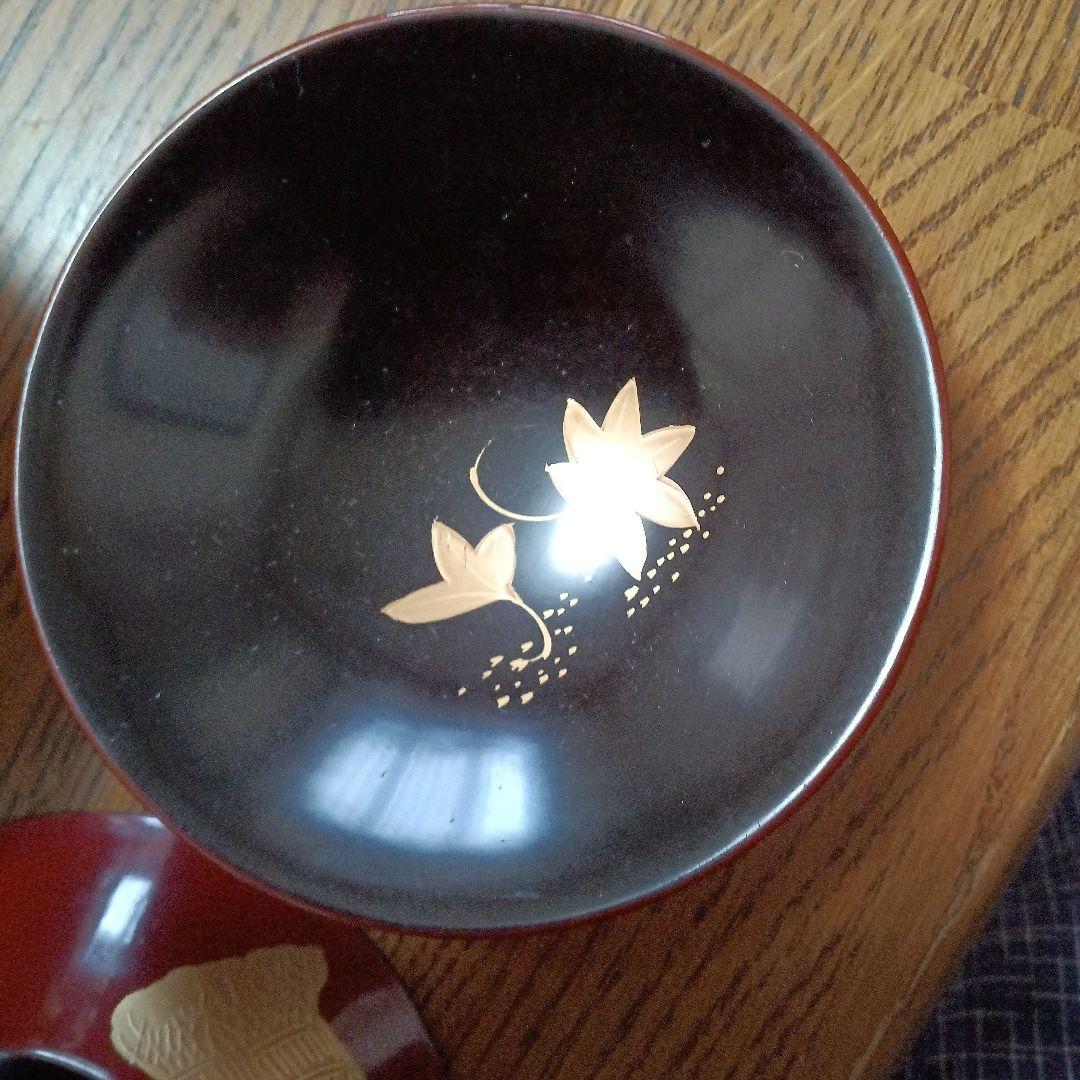 珍しい形の漆器椀　飯椀か煮物椀　かなり昔の物。6個