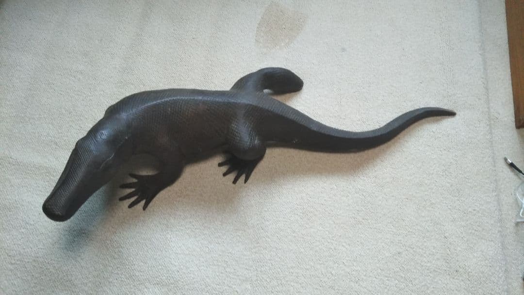 リアルな爬虫類彫刻 約９０cm　コモドドラゴン　 コモドオオトカゲ