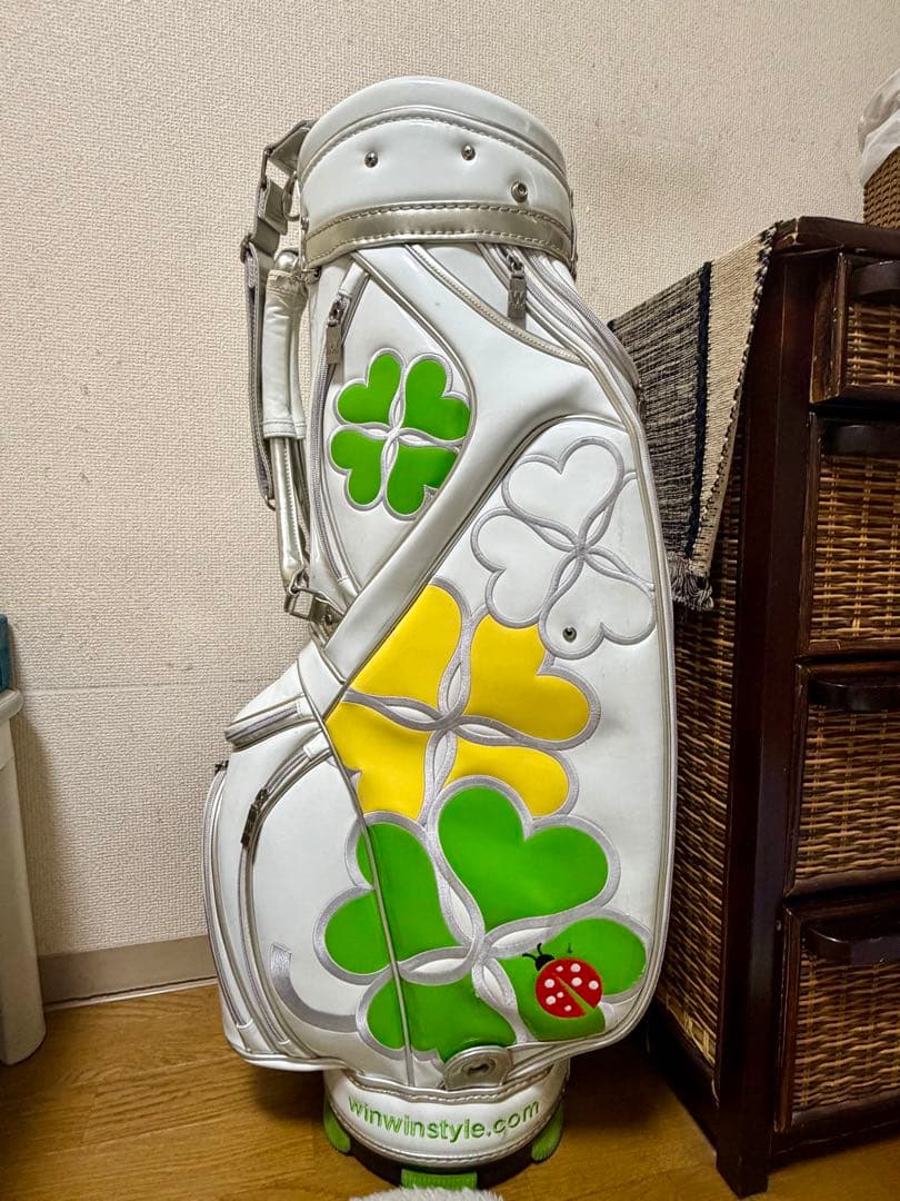 ウィンウィンレディースキャディバック未使用フード付き