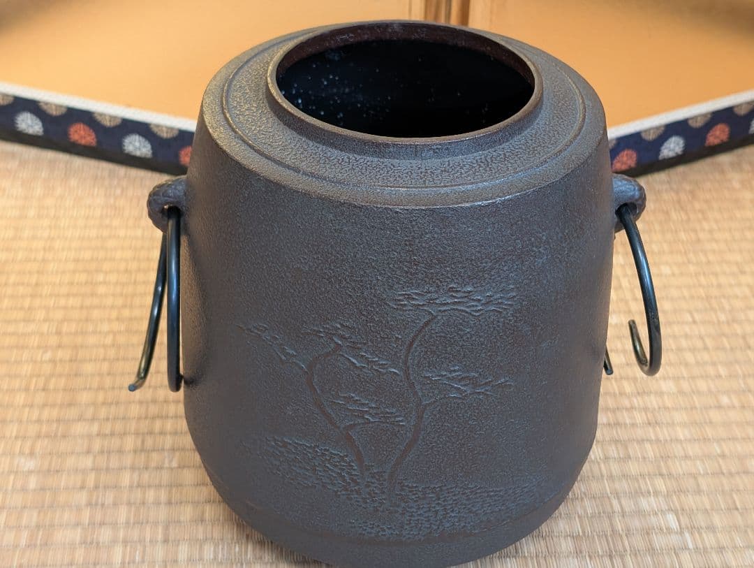 茶道具　茶釜　風炉釜　箱入 『松の木』釜師　佐藤清光作