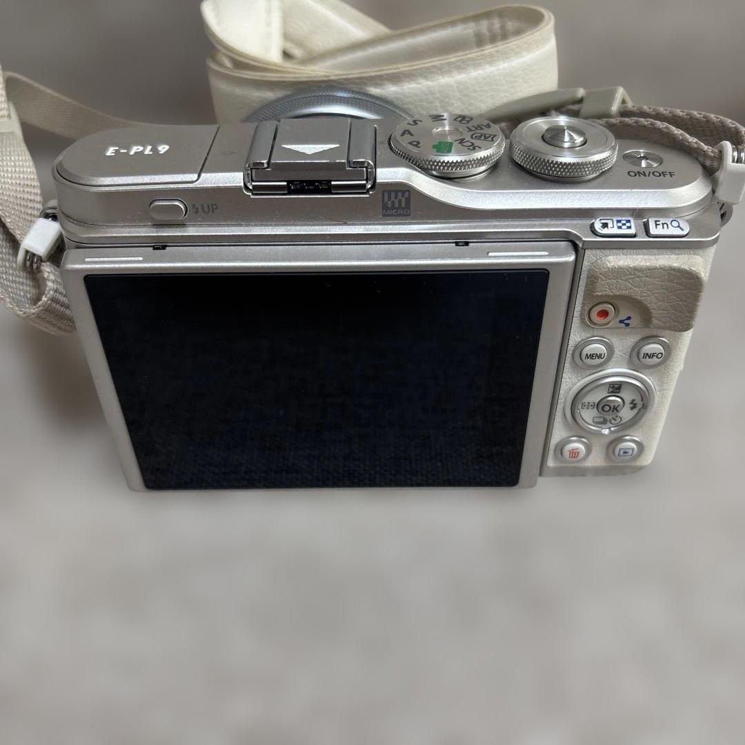 OLYMPUS PEN E-PL9ホワイト ミラーレスカメラ