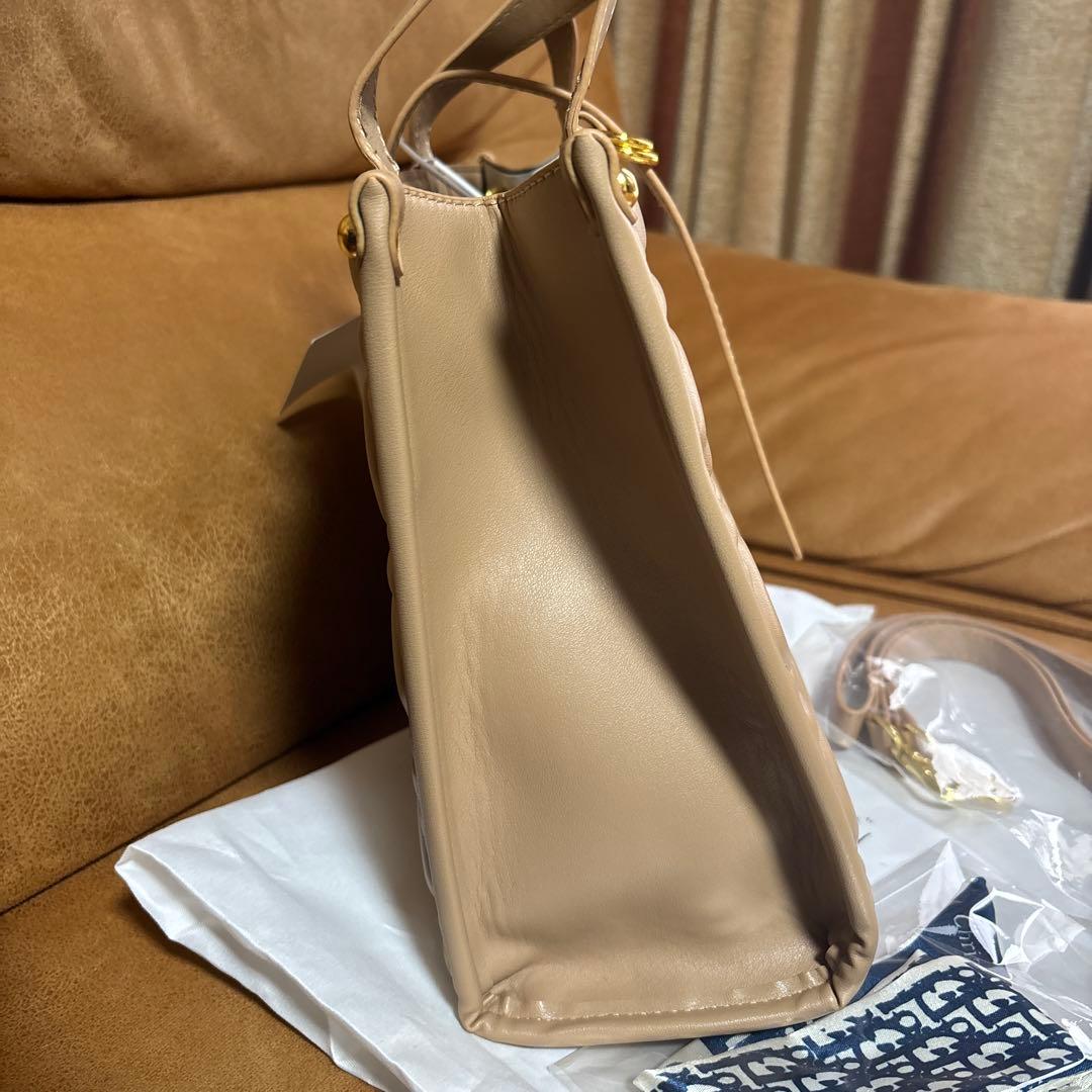 ベージュ ハンドバッグ 、新品未使用タグ付き♡GENKI