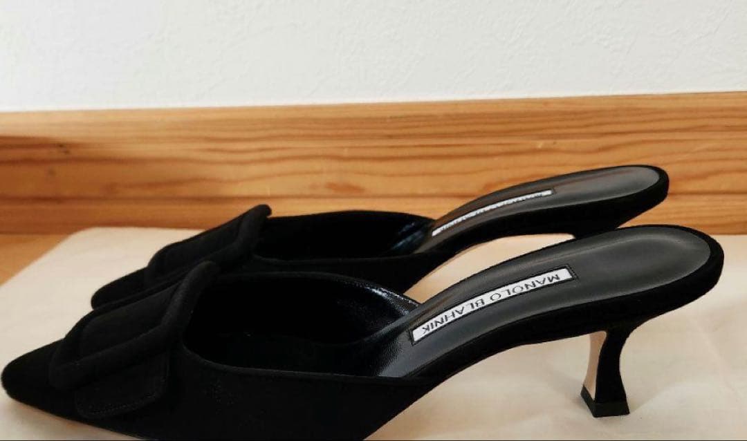 MANOLO BLAHNIK ブラックミュール 38
