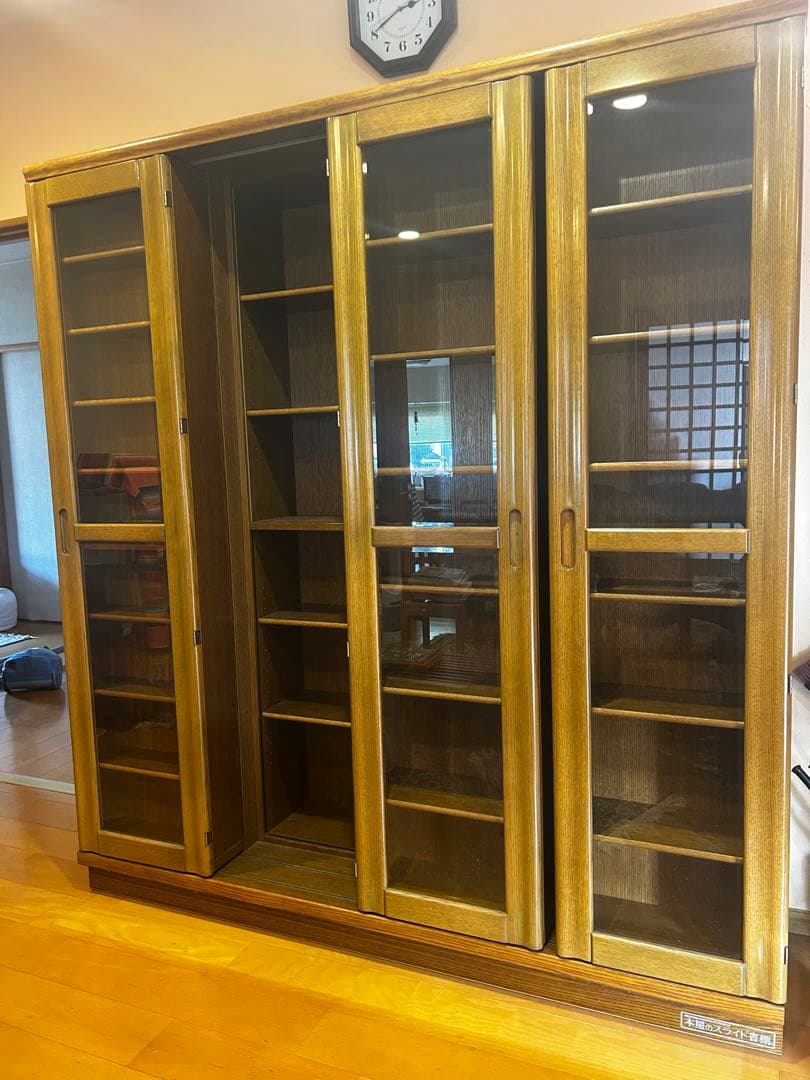 本屋のスライド書棚