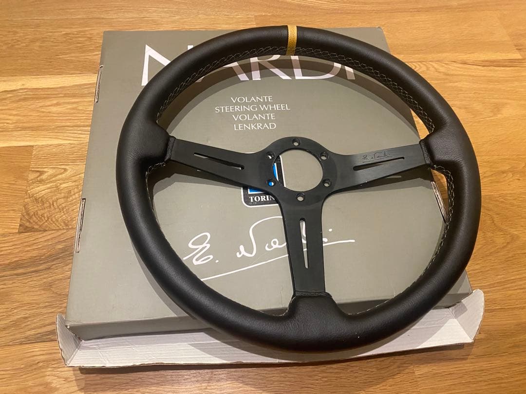 E. Nardi スポーツステアリングホイール 15インチ