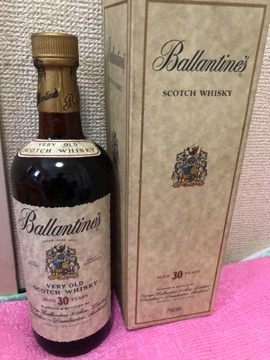 バランタイン30年.47年前に購入、ケースの蓋、破損、保管状態良好