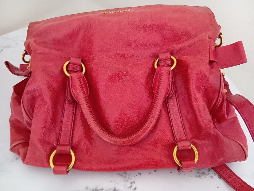 miu miu 赤 レザーハンドバッグ