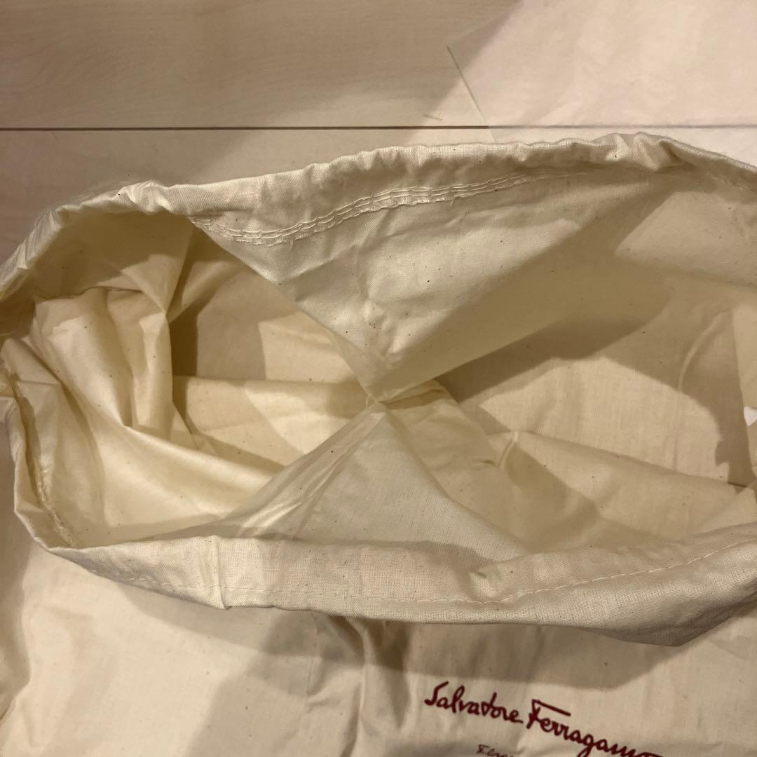 フェラガモ タッセルレザースリッポンローファー　靴袋付き MADOR 6