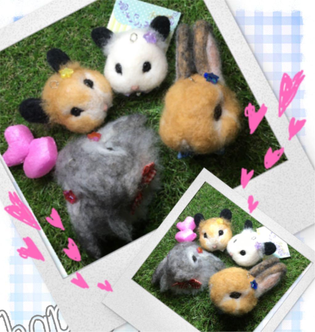 けろ様 うさぎさん 羊毛フェルトストラップ